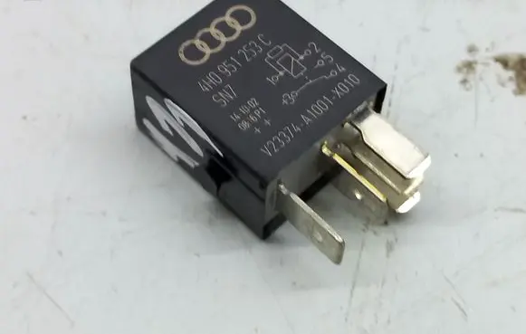 Volkswagen Jetta VI Other relay 4H0951253C