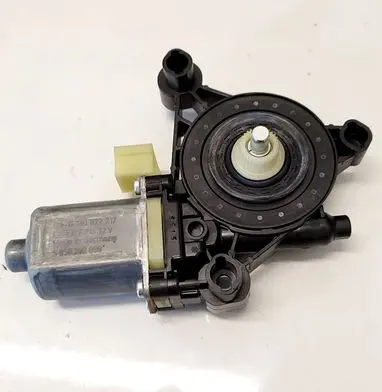 Volkswagen Golf VII Front door window regulator motor 0130822717