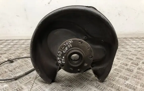 Audi A4 S4 B7 8E 8H Rear wheel hub