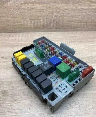 Opel Zafira A Fuse box set 24412497