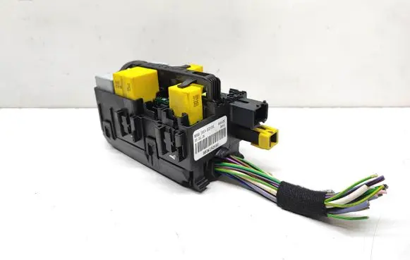 Citroen C4 II Picasso Fuse module 9806192580