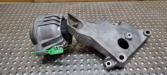 BMW 1 E81 E87 Engine mounting bracket 6775041