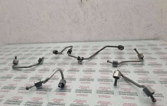 Volkswagen PASSAT B6 Fuel injector supply line/pipe 03L130301L 03L130301K