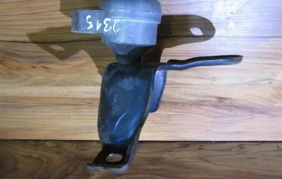 Ford Focus Engine mount bracket 326a34 98ab-6037-cd