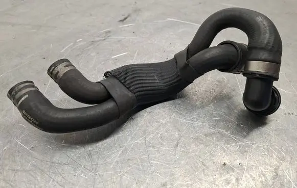 Opel Astra H Engine coolant pipe/hose 13223887