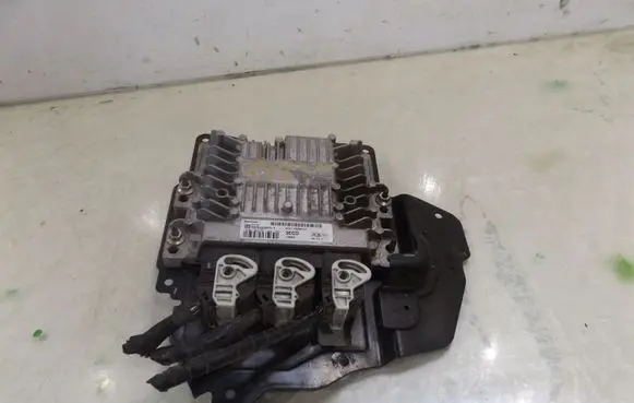 Mazda 2 Engine control unit/module 8V2112A650CD