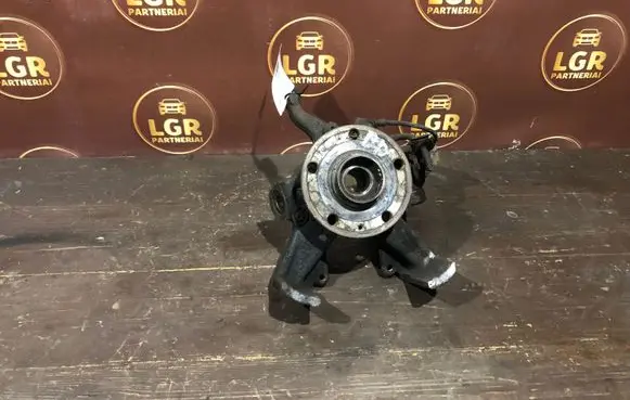 Front wheel hub spindle knuckle
