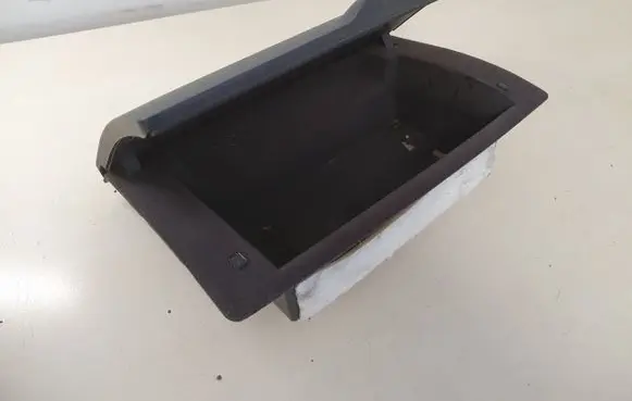 Nissan X-Trail T31 Glove box