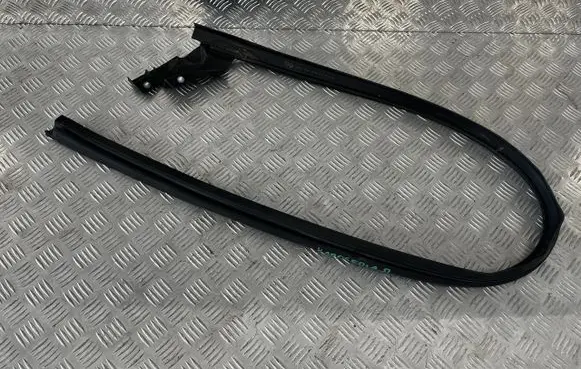 Dacia Duster II Front door rubber seal PU12555