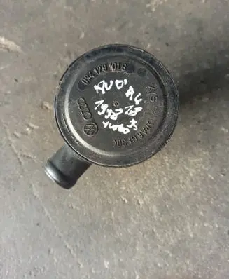 Audi A4 S4 B5 8D Breather valve 034129101b