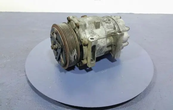 Volvo V50 Air conditioning (A/C) compressor (pump) 3M5H-19D639-HD