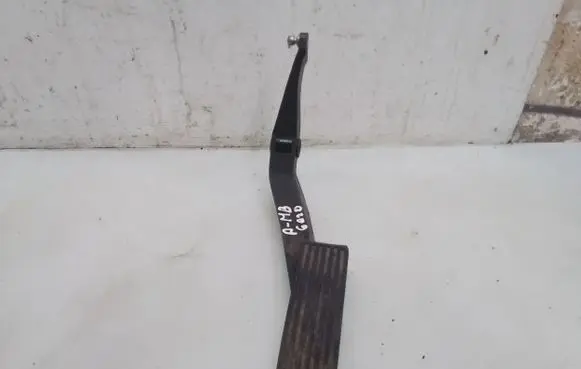 Mercedes-Benz A W168 Accelerator throttle pedal A1683000425