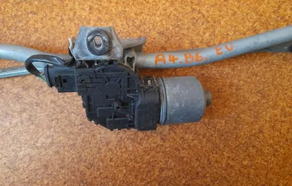 Audi A4 S4 B6 8E 8H Wiper motor