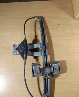 Volkswagen Golf III Front door manual window regulator 1H4839401B