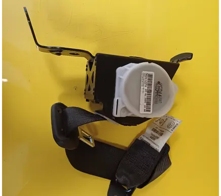 Rear seatbelt