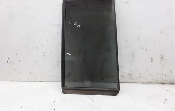 Mitsubishi Pajero Rear vent window glass 