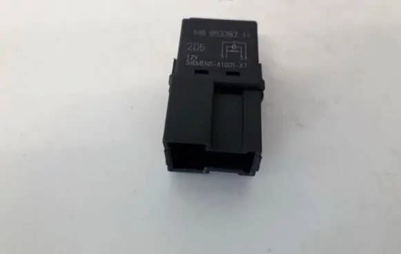 Mitsubishi Carisma Other relay MB953382 V23074