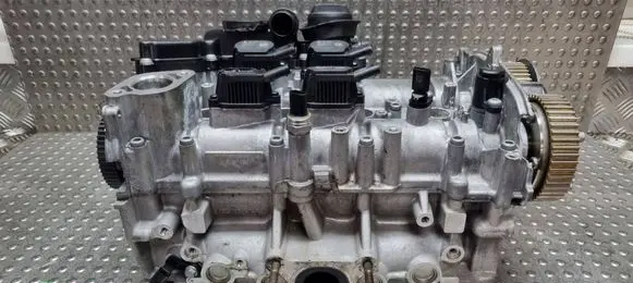 Volkswagen Golf VIII Engine head S27698549 04E103473DC 04E103469DG