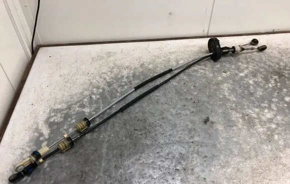 Opel Astra J Gear shift cable bracket 55596526