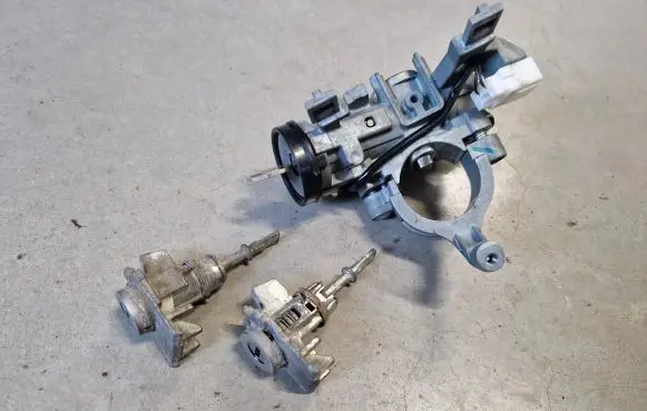 Mitsubishi L200 Ignition lock