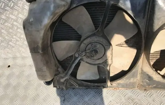 Mitsubishi Lancer Radiator cooling fan shroud