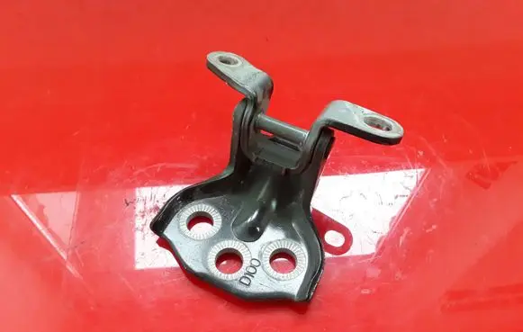 SsangYong Korando Front door lower hinge A075929