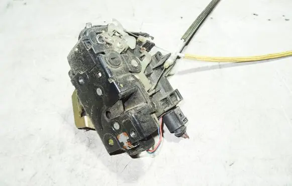 Audi A6 S6 C5 4B Rear door lock 4B0839015B
