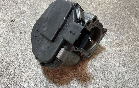 Ford Focus Throttle valve JN1QAC 200821 SN20076