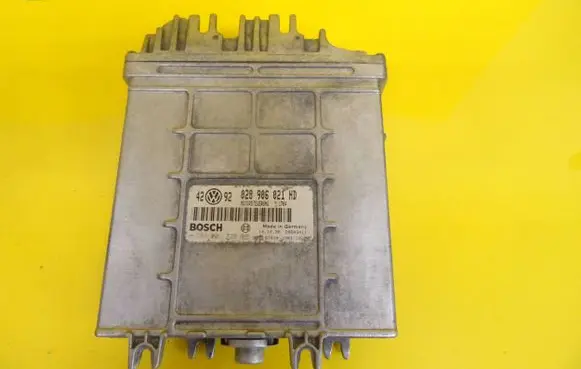 Volkswagen Golf III Engine control unit/module 028906021HD 0281001729