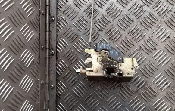 Mercedes-Benz Sprinter W901 W902 W903 W904 Coupe door lock (next to the handle) A9017201035
