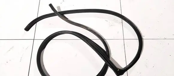 Mazda MPV Rubber seal front coupe door 