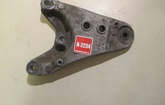 Volkswagen Polo III 6N 6N2 6NF Engine mount bracket 6Q0199185D