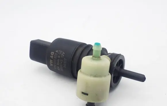 Skoda Octavia Mk2 (1Z) Windscreen/windshield washer pump 1T0955651A 3028143
