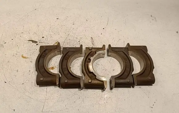 Mercedes-Benz SLK R172 Crankshaft Holder 