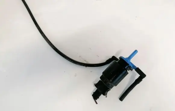 Opel Meriva A Windscreen/windshield washer pump e13021168