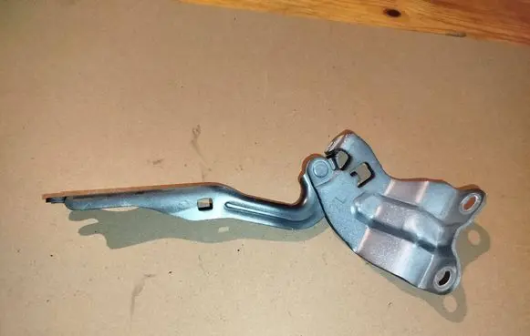 Mazda 3 II Engine bonnet/hood hinges 38R