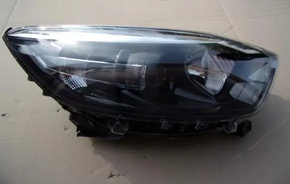 Renault Captur Headlight/headlamp 130702444900