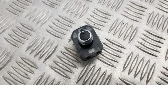 Wing mirror switch