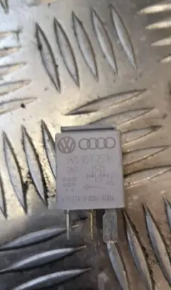 Volkswagen PASSAT B6 Other relay 1k0951253