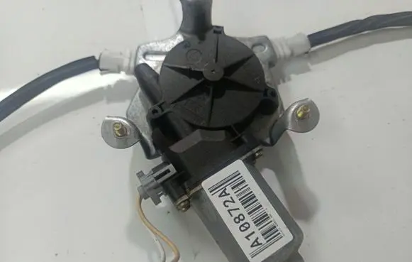 Renault Scenic I Front door window regulator motor 400733T2