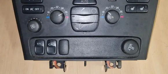 Volvo V70 Climate control unit 8691876