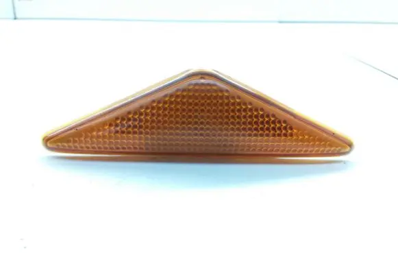 Ford Mondeo Mk III Front fender indicator light 1S7113K309