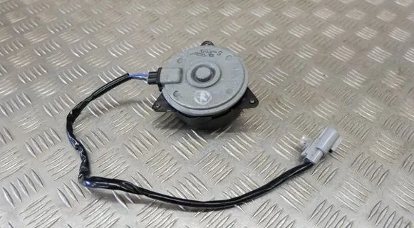 Lexus CT 200H Fan control module 1636337050