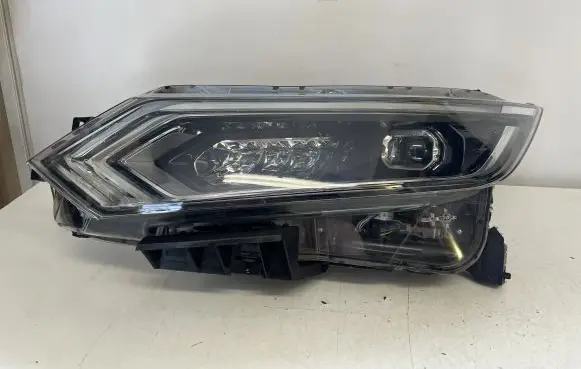 Nissan Qashqai Headlight/headlamp 10019011