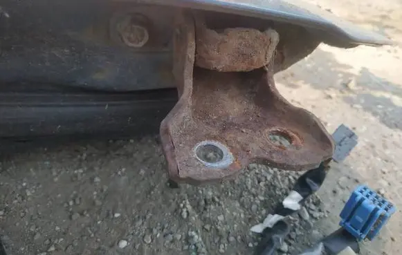 Toyota Corolla E120 E130 Front door upper hinge