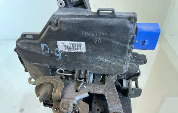 Seat Toledo III (5P) Rear door lock 7L0839016 PA66307 CM219200043103