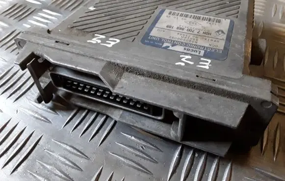 Renault Scenic I Engine control unit/module H0M7700868189 7700103512 R04080005E