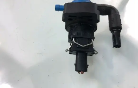 Mercedes-Benz S W221 Turbo solenoid valve 0004708593
