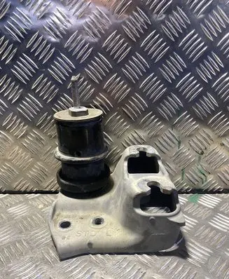 Subaru Legacy Engine mount bracket