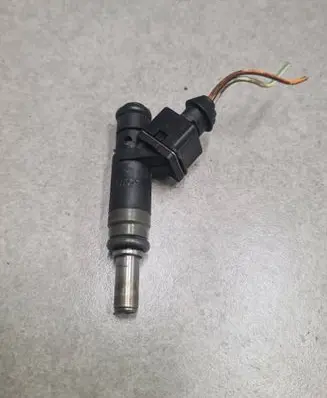 BMW 1 E81 E87 Fuel injector 7506158 7003C01007